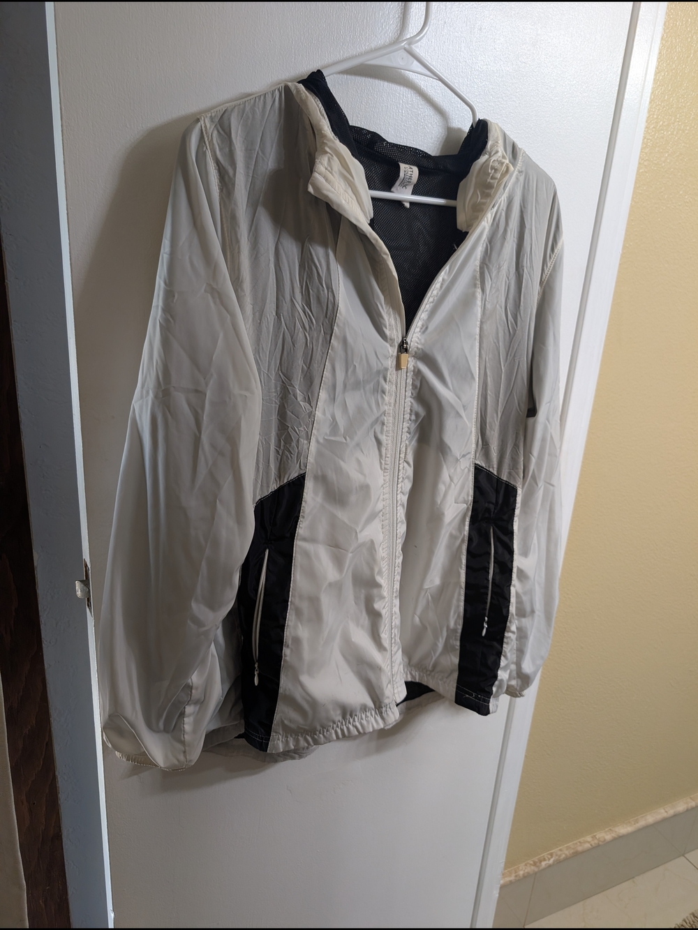 Athletic Collection Women’s White Puffer Jacket